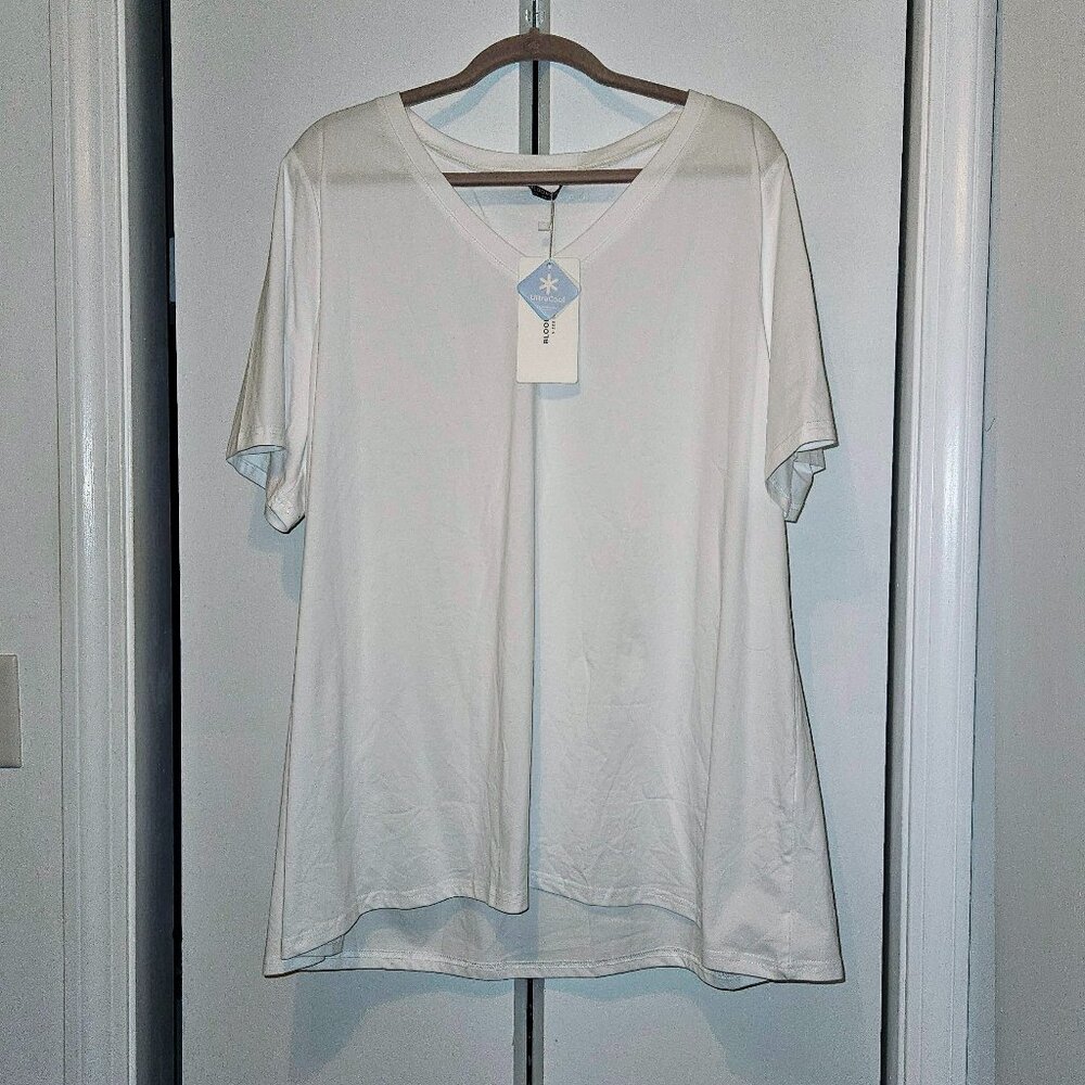 BloomChic UltraCool White Plain Short Sleeve T-shirt  22-24(3X) NWT
